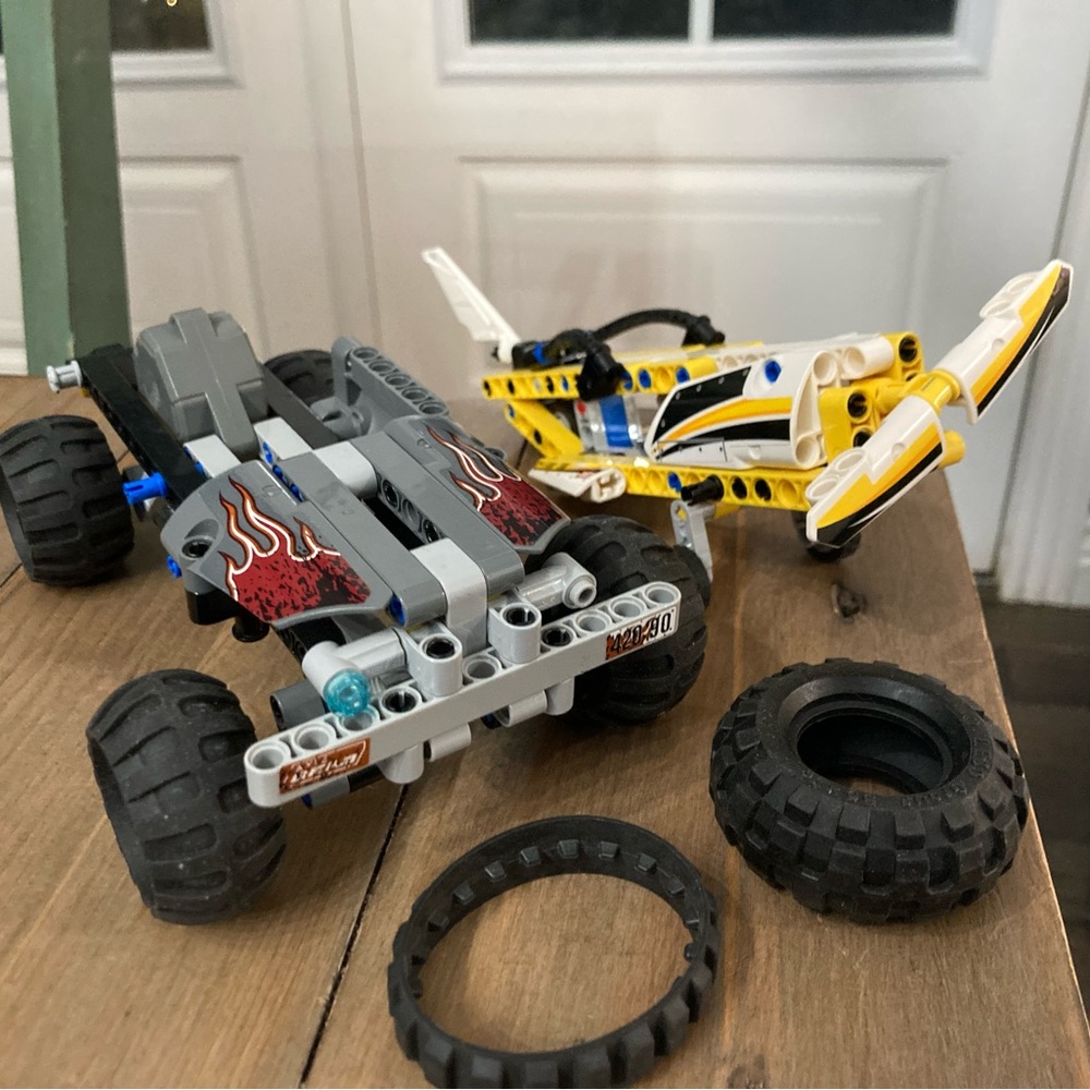 LEGO Technic Display Team Jet (42044) And Gateway Truck (42090) Parts Lot